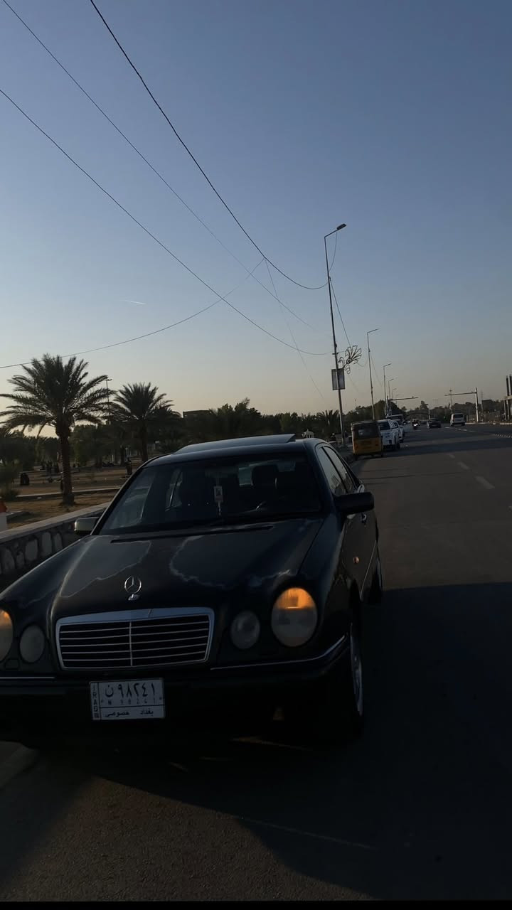 Mercedes-Benz 
الموديل/ 1996 
المحرك/  خراطيم v6 
E320 
رقمها بغداد (مشروع وطني)  
كفالة كير ومكينة 
السياره بلاد فقط البنيد جارد 
وناقصة تعمير بسيط 
السعر : 72  ورقة وبيها مجال 
للاستفسار: *********** 
المكان / كوت - واسط
