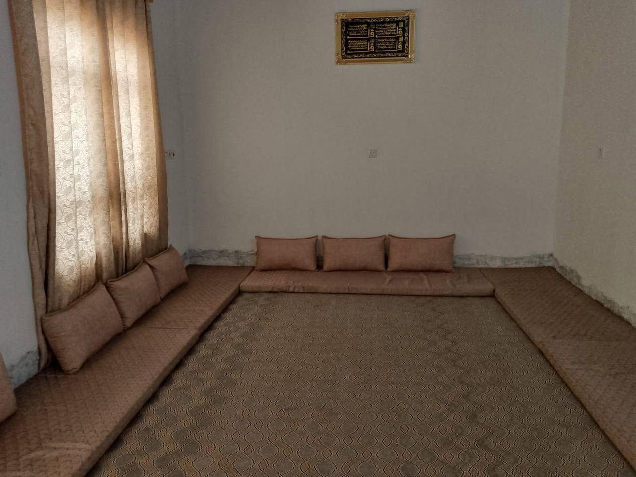 الاستفسار على هذا الرقم ***********
