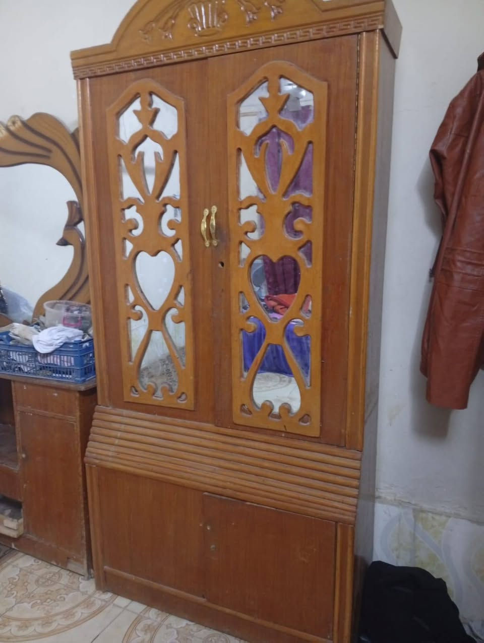 السلام عليكم السته طابقين مكان ناس الغراب سعر 450 وبيها مجال قليل‏‪***********‬‏
