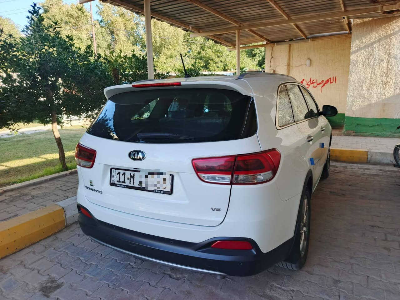 السلام عليكم 
سورنتو 2018 خليجية اللون ابيض 
رقم بغداد دولي هزة جديدة سنوية 2028 باسمي شخصياً تحويل مباشر 
* 6 سلندر 
* 7 راكب
* 3 قطع تبريد
* مري شفط
* اشارة ترحيب
* بصمتين 
* كشن جلد
* كشن كهرباء
* جنطة كهرباء شفط
* بردات بلادي
* حساس امامي خلفي
* كامرة خلفية دواره
* 3 انضمة قيادة 
* 5 ويل كب كروم 
* لايت زينون
* بك لايت LED
* السيارة بالواقع احلى من الصور مناقصها برغي دينار متصرف عليها
* كير مكينه بلادي على وضع الشركة سبانة ماممدودة عليها ماشية ١٢٤ الف 
* السيارة مكفولة كفالة عامة من الضربة والصبغ والتبديل 
* السعر 237 مكاني كربلاء للاستفسار فقط اتصال  ***********
