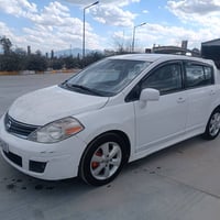 نيسان فيرسا • ٢٠١١ • بلا تعديل