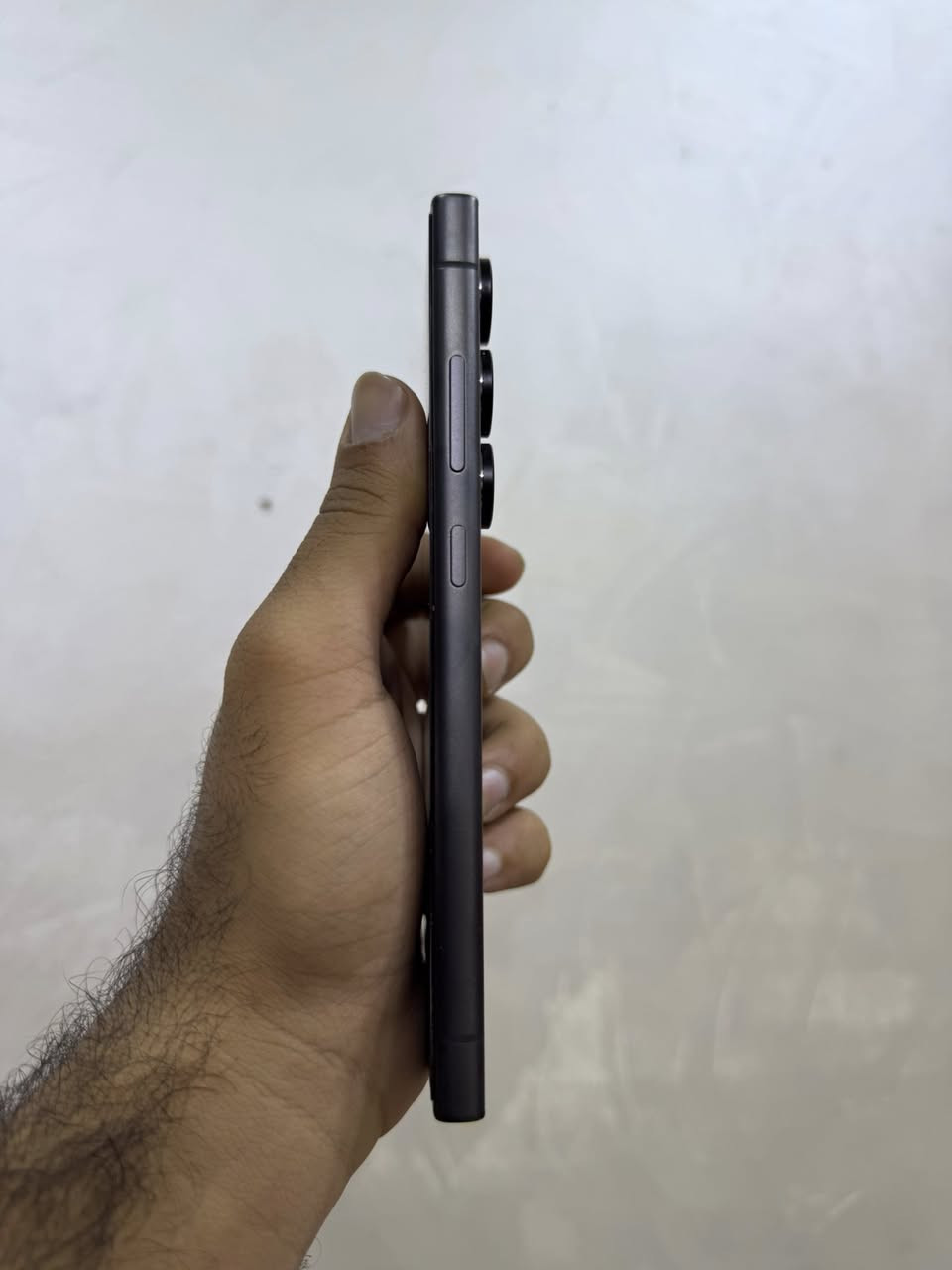 السلام عيلكم s24  الترا للبيع لون اسود تيتانيوم ذاكرة 256 بعدة بالضمان ضمان شركة عين الفهد 
السعر :950 الف  وبي مجال 
المكان : بغداد الكرخ
للاستفسار: ***********
