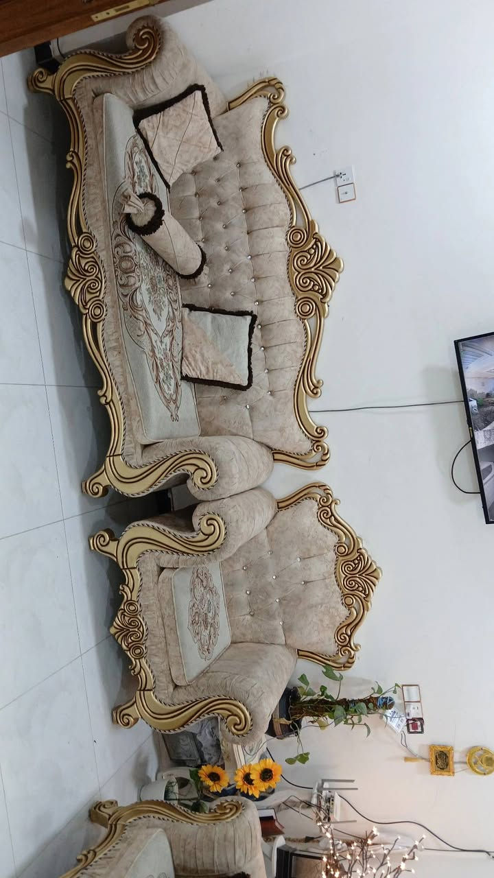 سلام عليكم اخوان تخم ملكي للبيع خشب اصلي مو تفصال يعني كلش قوي وثكيل نضيف كلشي مابي السعر ٦٥٠ وبي مجال قليل العنوان حله حي الجزائر للاستفسار ***********
