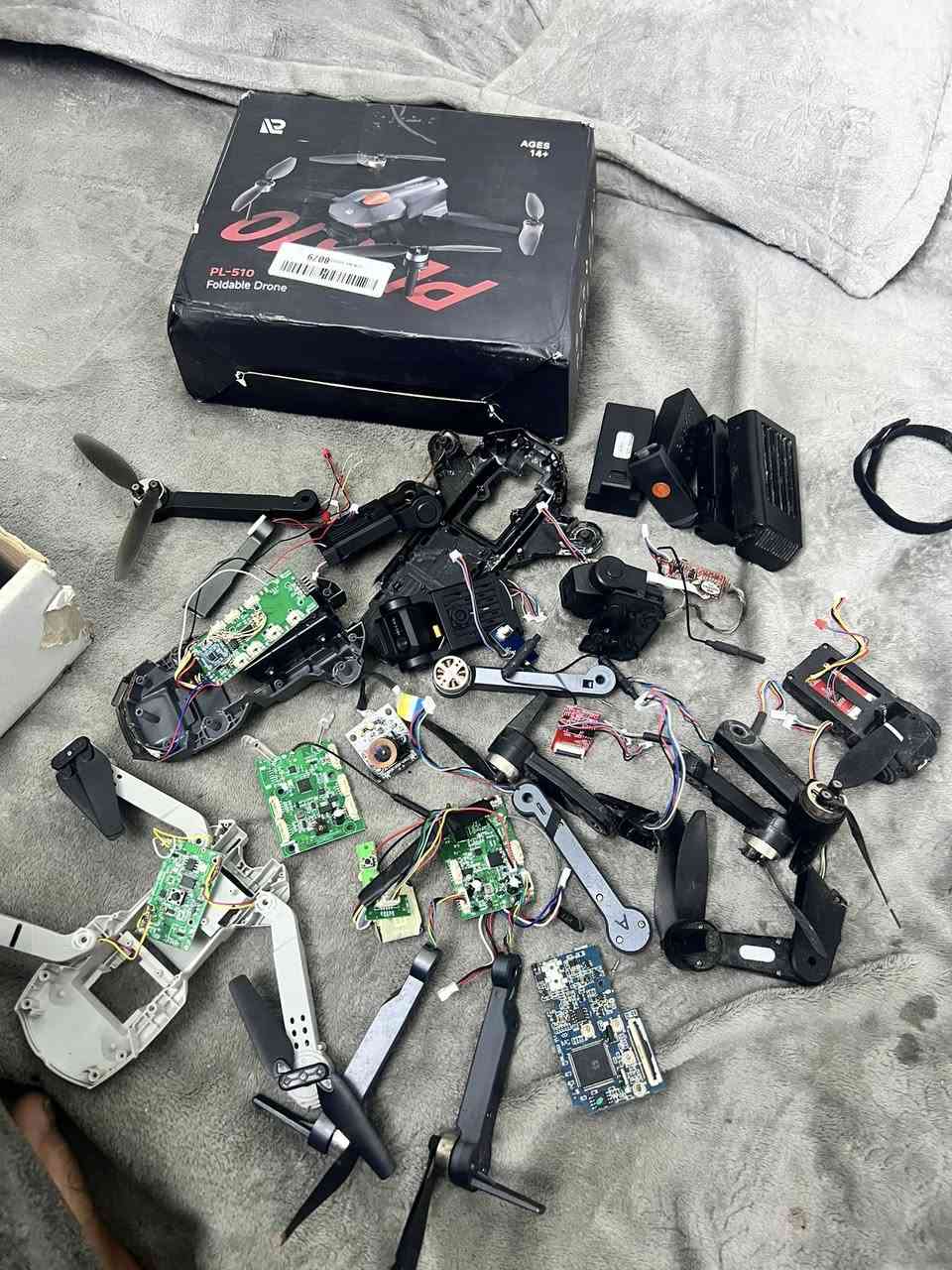 السلام عليكم درون عاطله كامل ملحقات + ادوات تفصيخ مجموعه جبيره كلش وماطورات برشلز وخرايط سعرهن 55 مع توصيل كلهن


**إذا كنت صاحب هذا الإعلان وتريد حذفه لأي سبب، رجاءا أرسل رسالة إلى الدعم الفني**