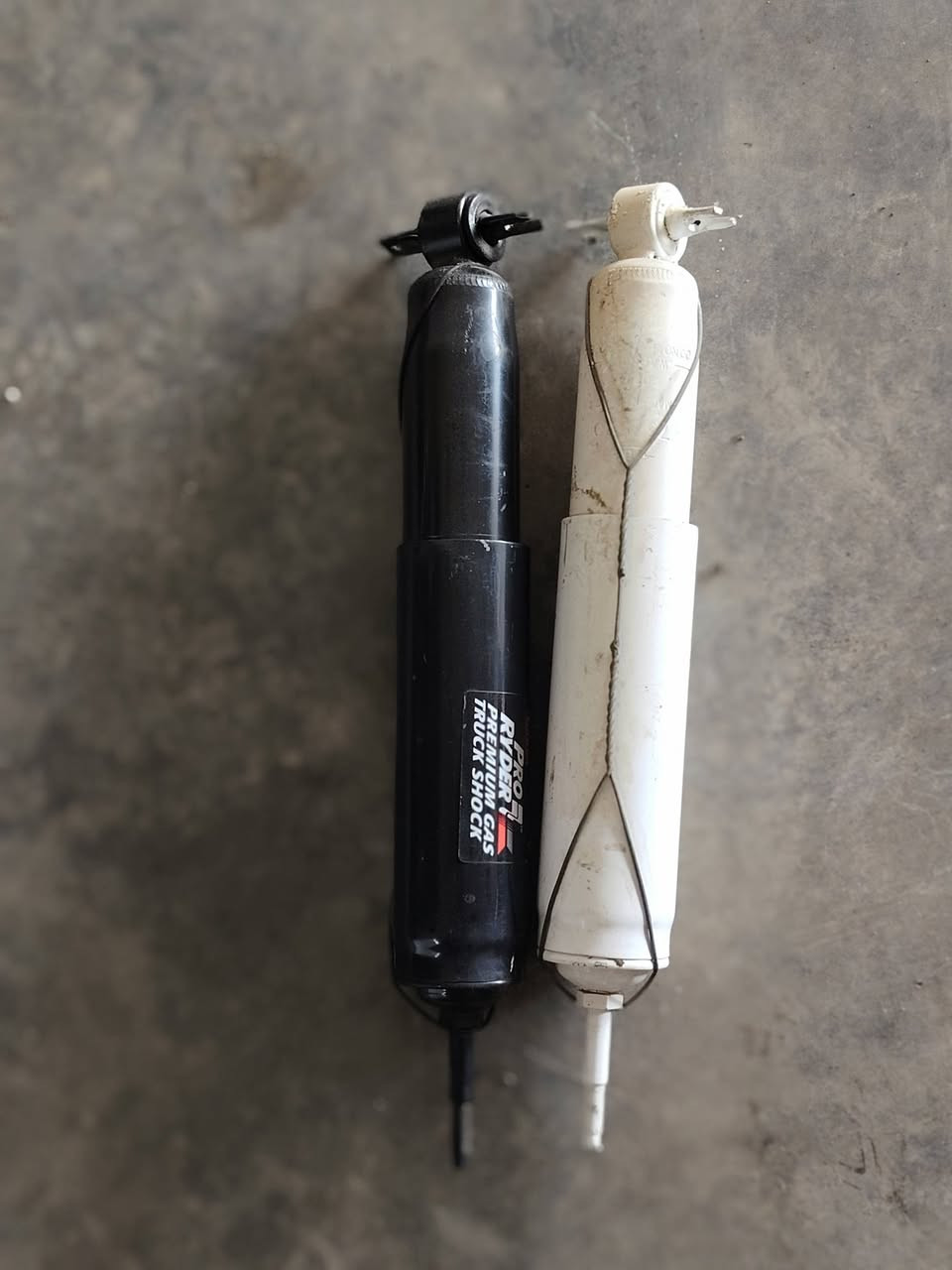 السلام عليكم
متوفره جميع قطع غيار جيب شيروكي جيب لاريدوه جيب نتروه جيب لبرتي
صدر مامي خلفي موجود اصلي تفصيخ موجود جديد
محرك 3700 محرك 8 سلندر وكيرات
العنوان ذي قار حي صناعي بلوك الرابع محلات سعد للتصل ***********
