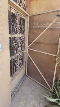 دار للبيع في منطقه حي الصديق عرب جلوب خلف مطار بغداد في شارع 20 التجار...