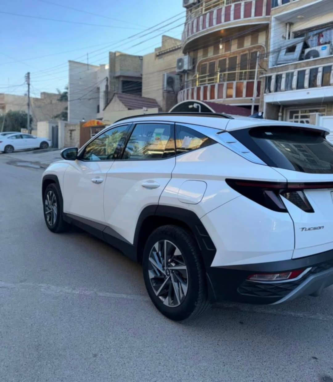 السلام عليكم  توسان 2020 شكل22 وارد خليجي
،اللون ابيض، رقم بغداد بسمي شرط التحويل محرك 2000، دوش  ماشيه 84 الف ،فول مواصفات عدى البانوراما  
مكفوله كفاله عامه من الصبغ والتبديل شرط السونار استلم شركه كتلوكات الشركه بيه يعني على ايد وحده 
محرك وكير مكفول تبريد تدفئه كله شغال 
المواصفات
1- كراسي كهربائي 
2- حساسات امامية خلفية
3 - بصمة 2 + تشغيل عن بعد
4 - ويل كروم 
5 - اشاير بالمري
6 - دخول ذكي
7 - هاند بريك بصمة
8 - ثلاث انظمة قيادة ايكو سبورت نورمال 
9 - شاشة ايباد 
10 - شاحن واير ليس مع منافذ USP إماميه 
11 - قطعتين تبريد 
12 - تحكمات ستيرن جهتين 
13 - كأمرة دواره
14 - بردات خلفية
15 - الجام اوتو 
16 - مثبت سرعة
17- مري شفط 
18 - لايتات دوارة امامية فول LED
19 - زنون لد امامي خلفي
20- لد نهاري
السعر اتصل على الرقم 
العنوان. الانبار الكرمه او ابراهيم بن علي اطراف بغداد 
للاستفسار 
 *********** 
مكلف بل نشر اتصل على الرقم ما متواجد على الفيس
