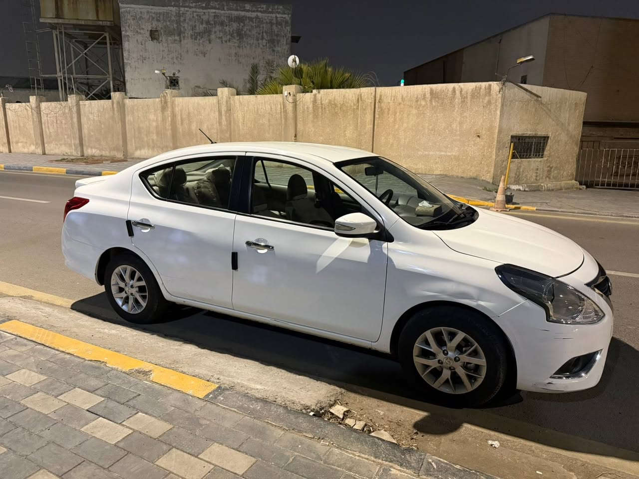 نيسان سني للبيع
موديل 2024 مصري
ماشيه 21 الف 
سياره جديده ونضيفه كلش وكله تبديل دهن زين وبانزين محسن 
بس كم طخه بل سياره وموضحات بل صوره
السعر 115$ 
وبيها مجال بسيط للشراي
الرقم شمالي اربيل باسمي السياره والتحويل ثاني يوم 
***********
