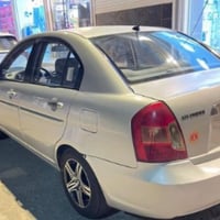 اكسنت ٢٠٠٩ للون سلفر بيه جراد  رقم جديد ويل كب شاشه تبريد شغال ٧٥ وبيه...