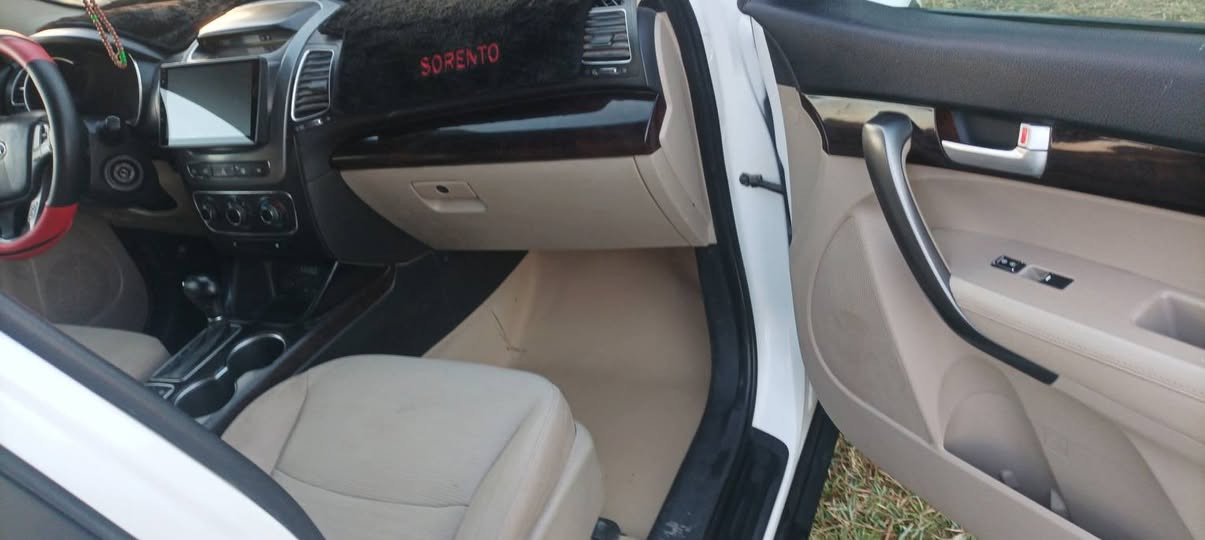 سورنتو 15 امريكيه حادثه فقط الدعايه الاماميه السياره ليبل واحدمكينه الفين واربعميه وباقي التفاصيل على هاذا الرقم***********
