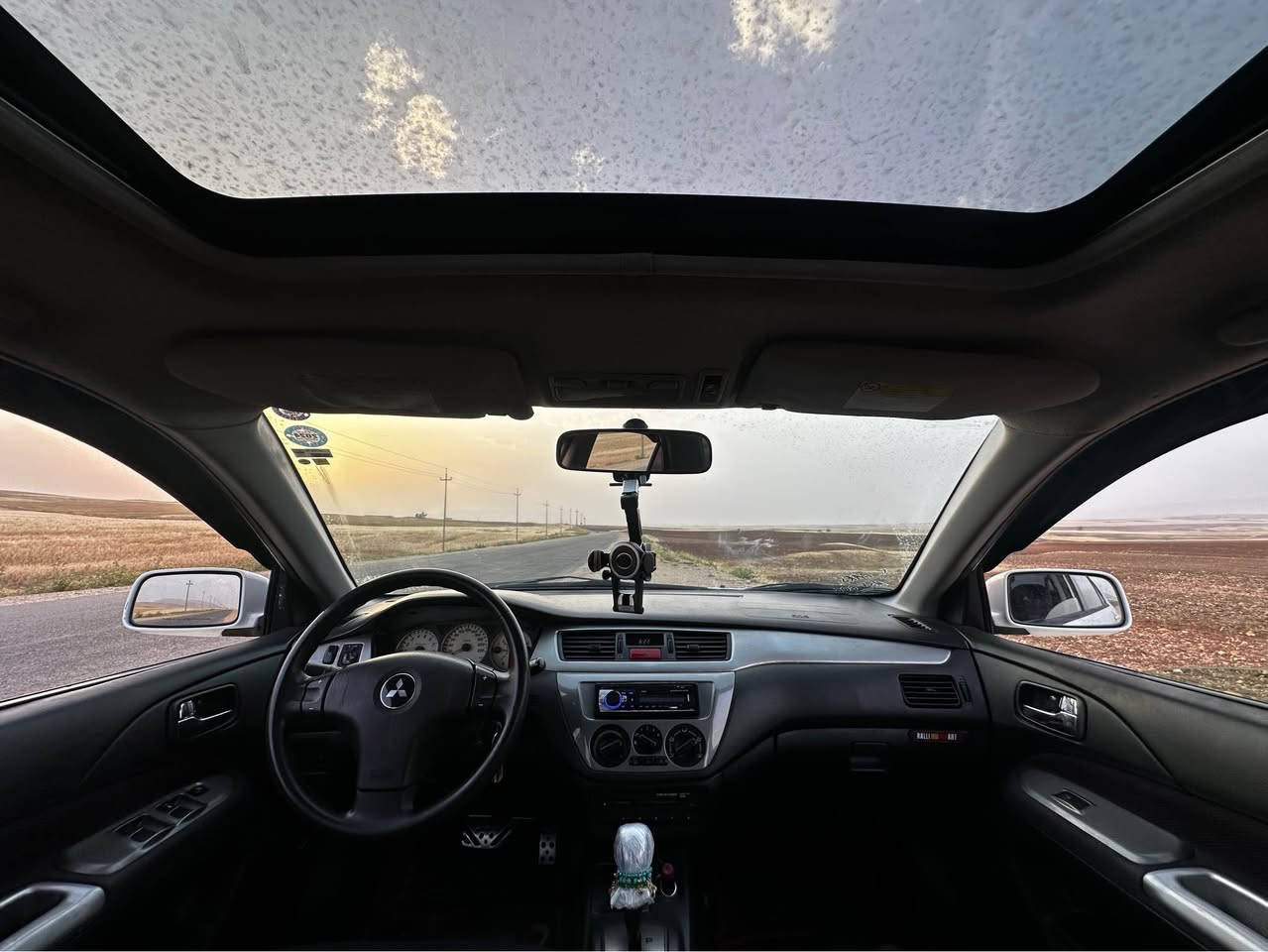 سەرەتا بە ناوی خوا

لانسەر ٢٠٠٧ بیلاد سپۆڕت ناو ڕەشی مواسەفات ئەمریکی سڵاید و ئەی بی ئێس سەیارەکە ٤ پارچەی بۆیاخە بێ ناو گرتن بۆیاخ تەنکە لە هەنێک شوێن هەڵی داوە دوای مەعمەلە پارەی مەسروفت بۆ ئەگەڕێنمەوە 
شوێن دەربەندیخان ژ.م *********** دار بنديهكان, السليمانية
