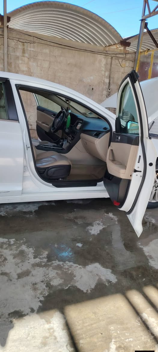 السلام عليكم 
سوناتا موديل 16 امريكي 
1 ثلاث انظمة قيادة 
2 الداخل اصل جلد الغرفه لونين 
3 بيه جاملغ وبنيد بدون دواخل 
4 منظومة زنون بيدي اني شاده الاصلي
5 تبريد ناقص بس غاز 
6 رقم نجف بأسمي 
7 فووول تحكمات بدون فتحه
8 كامرة خلفيه شاشه كبيرة 
9 بردات للجمام اصليات 
10, السعر شدة يعني ب 100 وبيه مجال للطيبين بيع مستعجل ماعاجبك اسعر كلشي اكو بالسوك والله يسهل عليك
11 محرك جي دي اي  
 12 للتواصل عل خاص او الهاتف ***********
