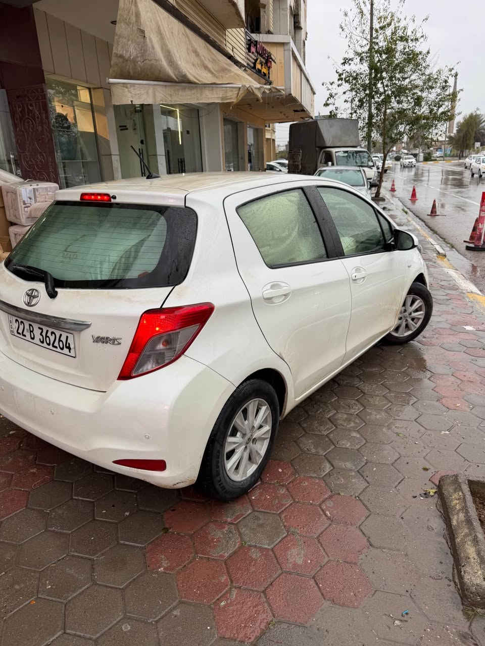 Toyota yaris 2012 
بەناوی خۆمە
سەنەوی و هەزە و ژینگەو ریگاوبان نویە تا ٢٠٢٩
١٩٣ هەزار رۆیشتووە
 بێ سبوغ بێ تعدیل بێ دەعم هەموی بەشەرت 
کلین زۆر پاک و خاوێن مایتەوە
٩٨ ورقە و معامەلەی برایانە 
*********** أربيل, العراق
