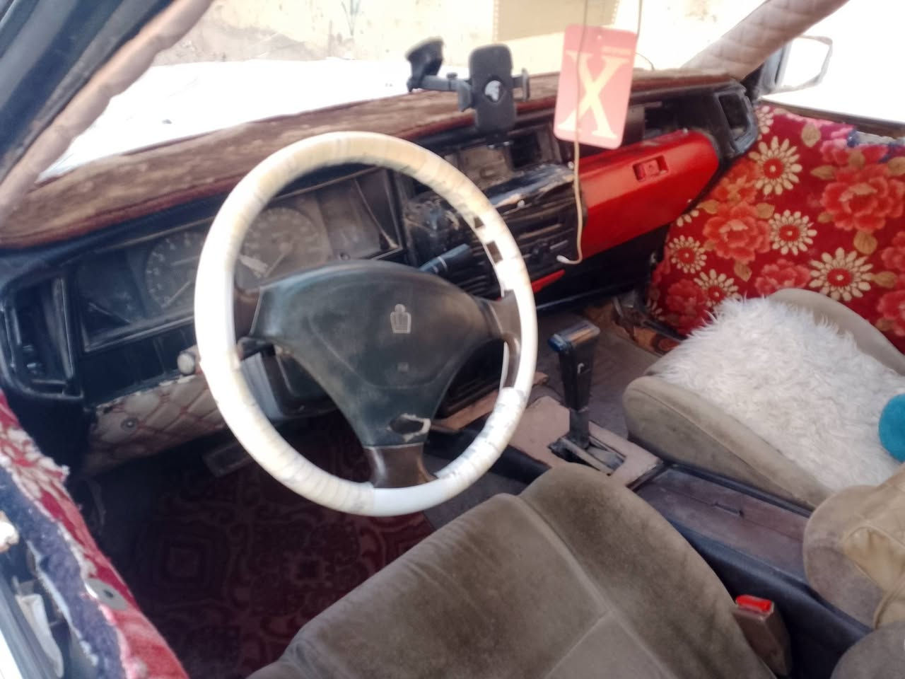 السلام عليكم هارتوب للبيع رقم ذي قار ايسر بلاد مكينه وكير ثنين ونص جدد طخم تاير حداديه جديده مديل 1988 للاستفسار ***********
