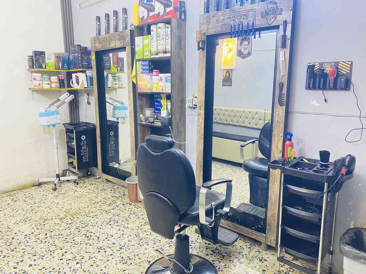 السلام عليكم غراض محل كامل للبيع عنواني بغداد المعامل ***********
