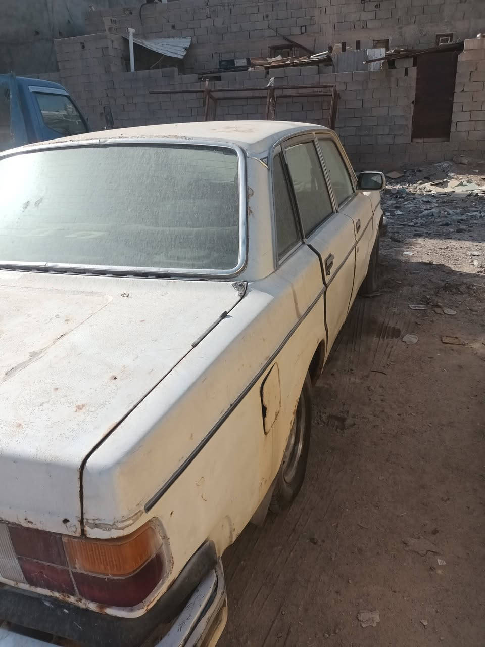 السلام عليكم  فالغوو ٨١ اللون.ابيض.محرك بطه كشتات بطه رقم بصره ألماني نبيع بدو راعي ماندله.باتري.جديد.زوج.تايرات.جديد.سعر.٣٠.بيهال مجال البصره ابى الخصيب..***********
