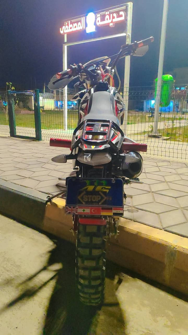 دراجه قفاز موديل 25زيرو محرك 250قبل شهر نزلته من المعرض يعني ربع مذب عليه واني ضايفله تعديلات هم سعره 1550 ولميعجبه ليعلق رجائن رقم ***********
