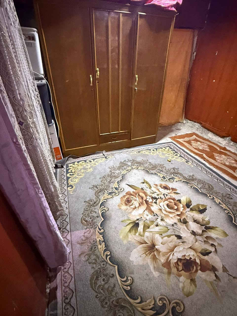 بيت 50 متر سعره 65  
استقبال ومطبخ وغرفتين نوم
الحمام مشترك بيه الحوش تعديلات بسيطه
العنوان مقابل قطاع 12 فرع سكله ابو عيسى مقابل نخله
***********
