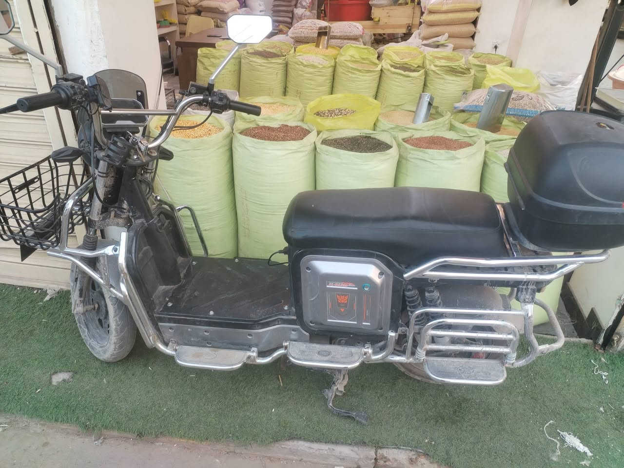 دراجه شحن هرالي 2026 صار شهر ونص من مشدود البيع السعر 800 شراي يتصل مكاني رمادي ***********
