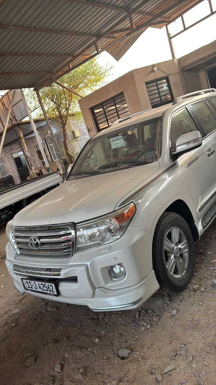 للبيع لاند كروز موديل 2014 السياره فطيم ماشيه 155 الف حقيقي السياره كفاله عامه ماعدى صبغ بسيط بالدعاميه الخلفيه مكاني بابل الحله او بغداد رايدها 41000 عراقي اربع شدات وعشره 
***********
