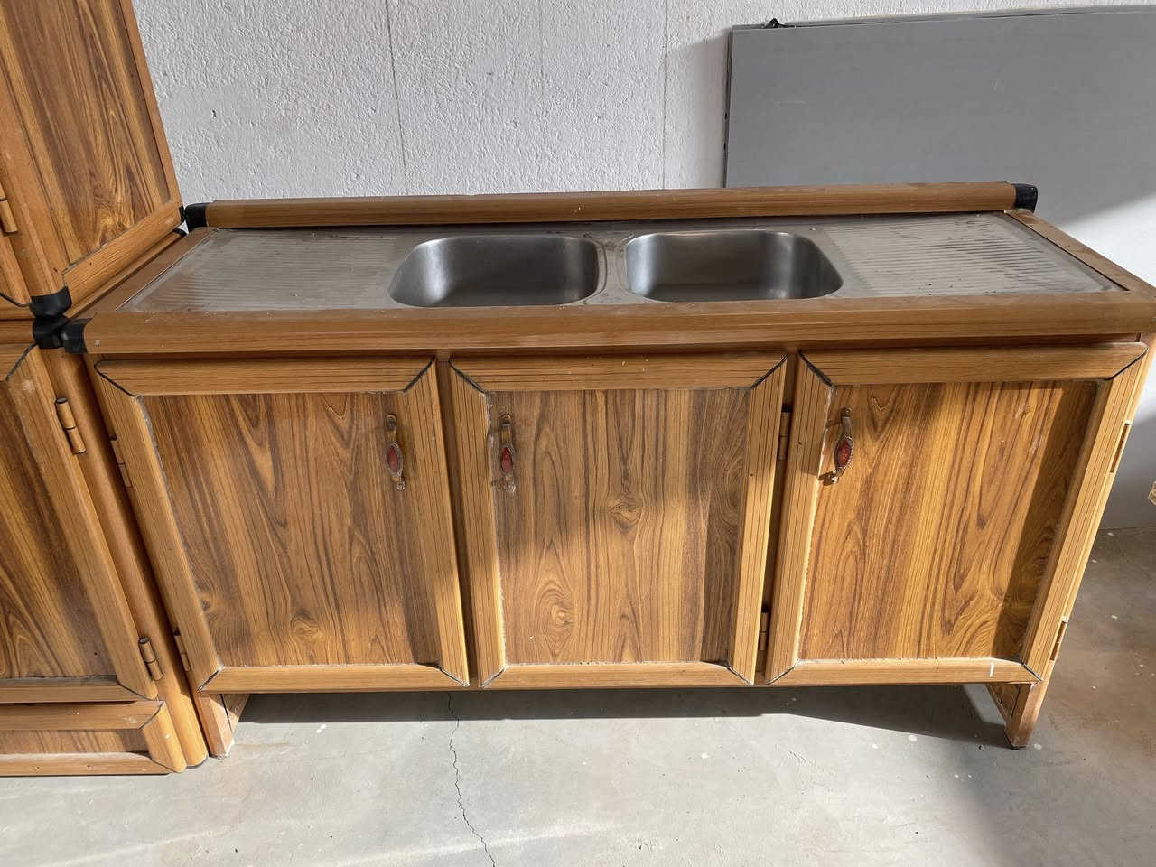 #للبيع كاونتر قياس مترتين ونص ملكي ويا سنك متر ونص نضافه 90‎%‎ السعر خاص لاستفسار *********** العنوان مغربه شيشان الثانيه يوجد خدمه توصيل 🚚
