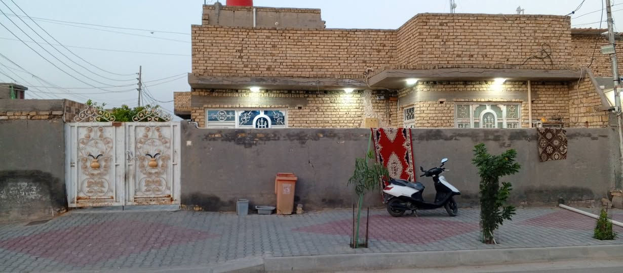 بيت للبيع مصفر خلف مستشفى الكرامه ركن ع شارعين المساحه 270 متر السعر 100 اللاستفسار ع الرقم ***********
