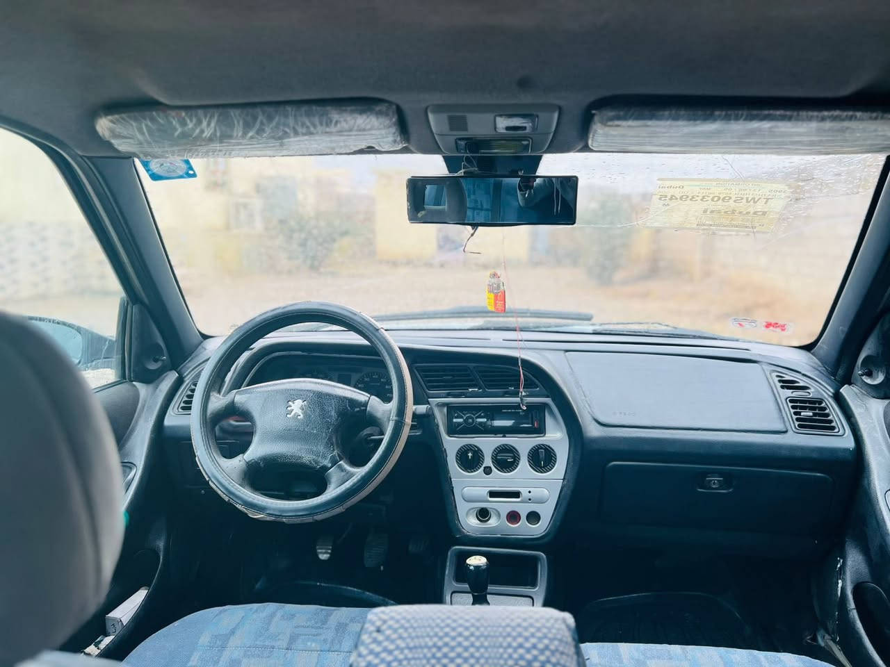 السلام عليكم                                                                     
للبيع 
بيجو 2001 حره رقم بغداد 
مرشوشه جماليه فقط 
السياره كلها ب شرط 
كير محرك صدر تايرات 
كهربائيات كلها شغاله منل دعاميه لدعاميه 
تدفئه تبريد يشتغلن
السياره ماتصرف عليها كلشي جاهزه 
وتريد وكاله تريد تحويل صاحبها الشرعي جيراني 
السعر 40 وبيها مجال حك الجيه
***********
***********
