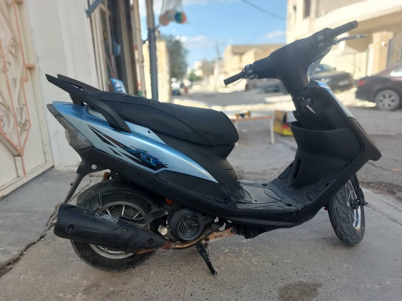 سلام عليكم دراجة ماكس عدلة للبيع نكرة سلف كهربائية كلة شغال دراجة بعدة جديد بيها تزويد اصلي دراجة بوشة 55 نضيف حيل شلعة ومعدل ما ناقصة شي فقط سايق *********** للاستفسار السعر 600 وبيهة مجال
