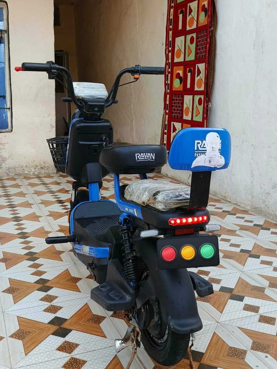 سلام عليكم دراجه شحن وضع شركه جديده تايرات جدد شاير يمنه ميسره شغلات دبلات بطاريات 4 حورن شغال دراجه حلوه نتصلو *********** بي واتساب وبل خدمه مكاني النهروان
