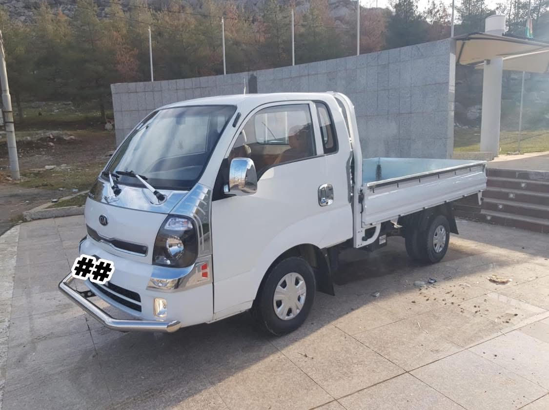 كیا 2700
مۆدیل ٢٠١٥

ڕەقەم جنووبی اسڵی 

سەنەوی پلاستیك

وەكالە و پاكانە بەشەرت

شەش تایە لۆك

گێڕ مەكینە  شانسی اكسل بەشەرت

 شوین ڕانیە

***********
