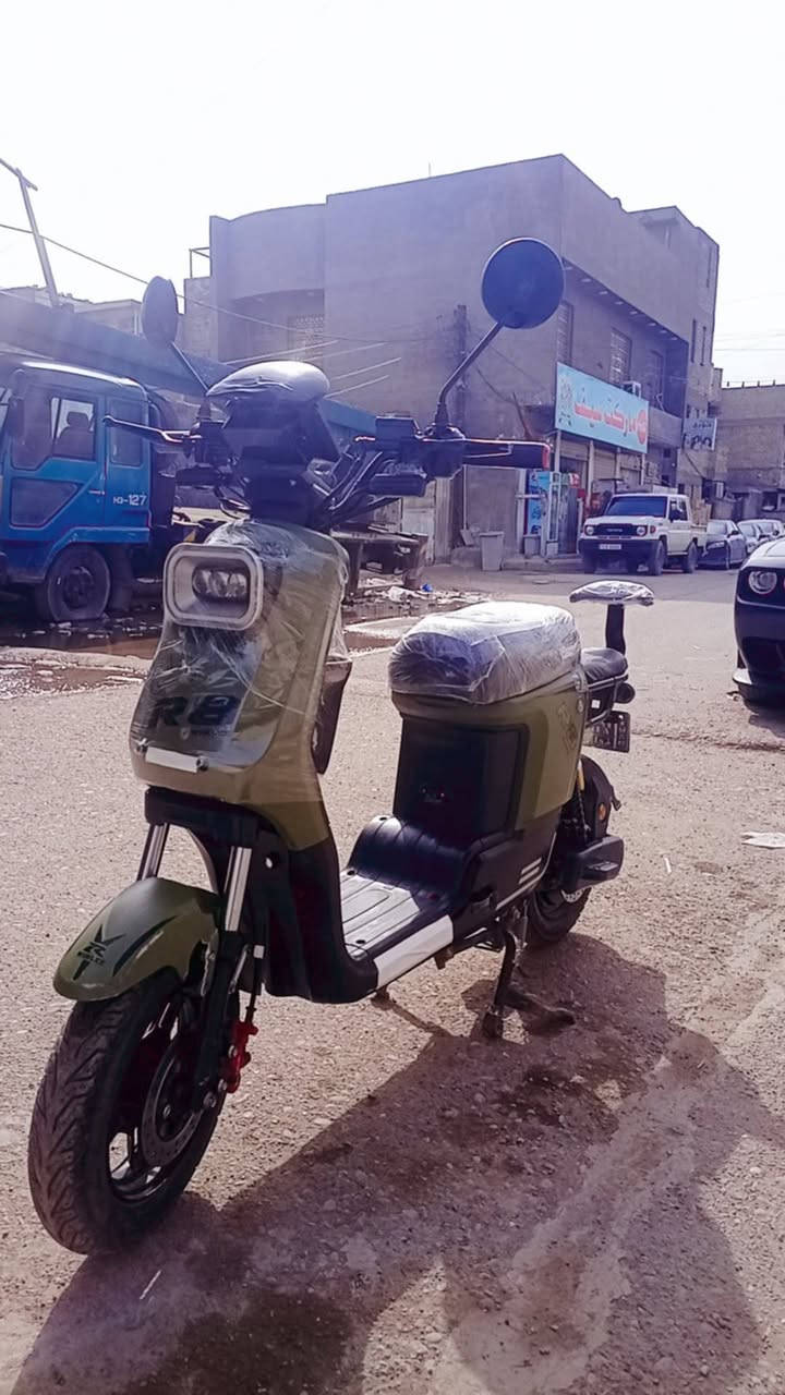 السلام عليكم دراجه شحن R8 دراجه جديده بمعنى الكلمه
موصفات الدراجه🤩⬇️
عدد البطاريات 5✅
منفذ يوبياس✅ 
نظام بي p✅
نظام بك R ✅
بلوتوث ✅
استاند عدد 2✅
شاشه ملونه✅ 
هورن  ✅
اشاير يمنه ويسره➡️ ⬅️
دبل اشاره ↔️
قفل ستيرن✅
السعر 380 وبيه مجال 
الاستفسار ***********
