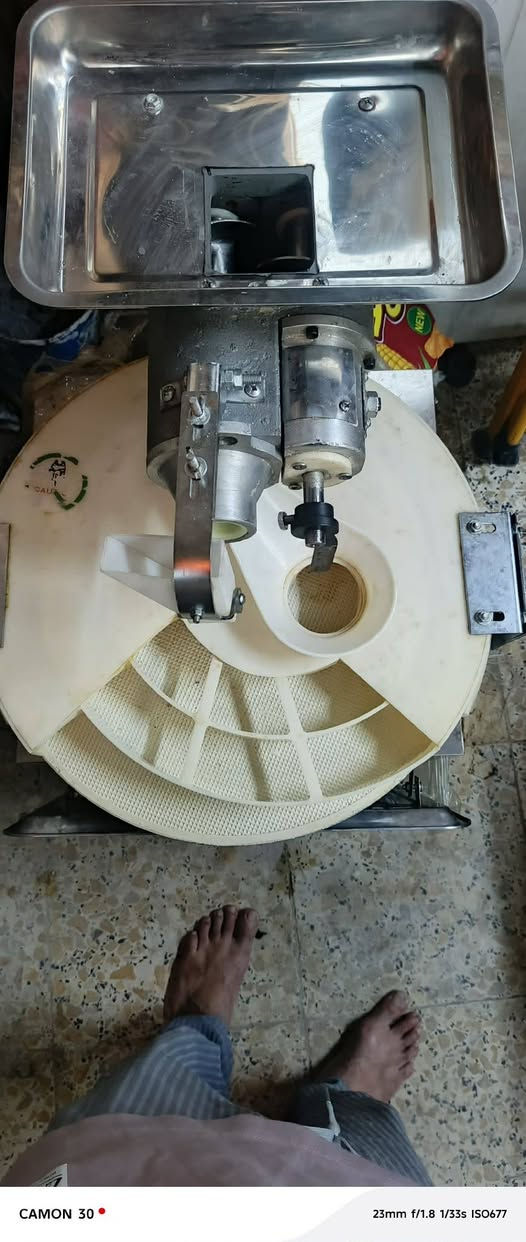 سلام عليكم ورحمة الله وبركاته فاتوحة عجين سوري سنكل فيز سعرها 500الف قطاعة عجين وكواره سنكل فيز تنتج 100غرام أو جوه سعرها 7$ورقات لغراض جدد لوك مكاني كربلاء ***********
