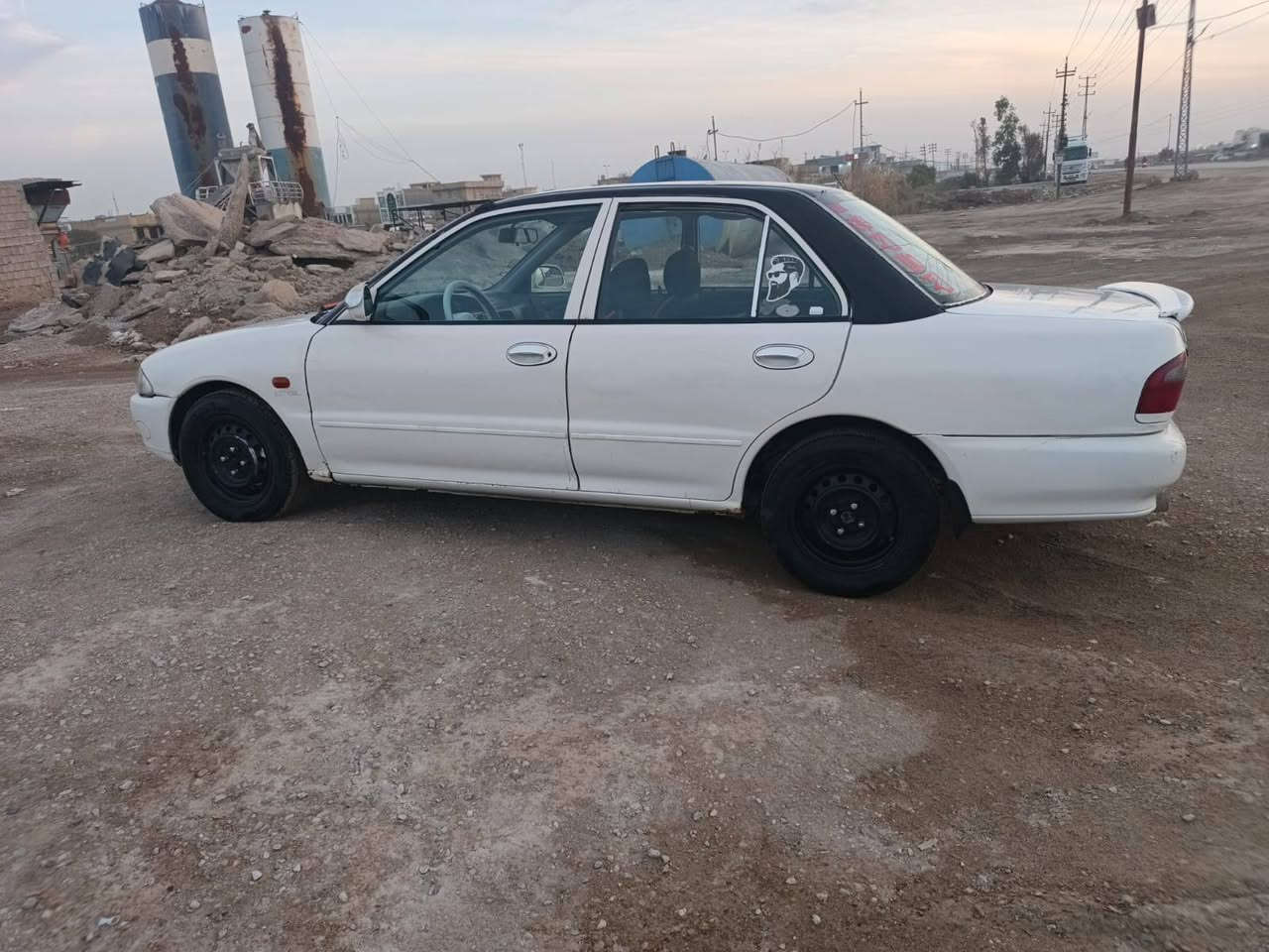 السلام عليكم سياره جاهزه وخير من الله موديل 2000 تخم تاير تبريد جاهزه سياره حلوه كفه مراوس مكاني واسط السعر 42 ***********
