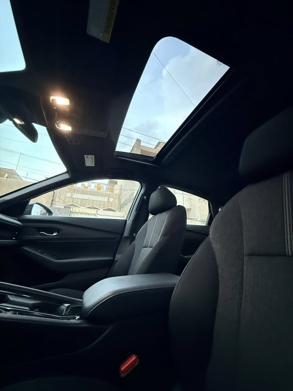 السلام عليكم
هوندا اكورد سبورت هايبرد ٢٠٢٥ 

موصفات فول تجي قطعتين تبريد وشاحن لاسلكي ونقط عمياء وتدفئة بالكشنات سيارة جديدة ماشية ١٣ الف ميل باسمي السيارة كير مكينة وتبريد جديد بعدهي بالاستكراات ما شاء الله حادثه مثل مموضح بالصور تجي وتشوف بعينك ايشي عده حادثه ماكو تفحص وين ميعجبك وبالخدمة سعر /٢٠٥ وبيها مجال ان شاءالله للشراي التواصل على الرقم /*********** مكاني بغداد
