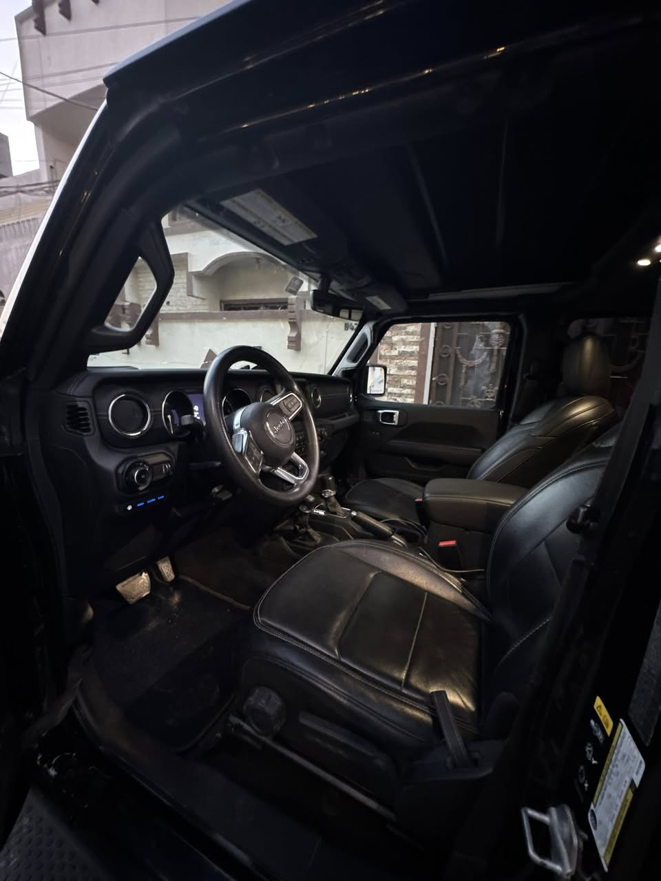 السلام عليكم جيب رانكلر صحاري 4Xe 2023  وارد امريكي

Jeep Wrangler Sahara 4Xe 2023 white 2.0L 4 

حجم المكينه : 2000 تيربو + هايبرد + هجين شحن منزلي

المسافه المقطوعه : 53 الف ميل        

                       الضرر : بنيد وجاملغ موضح بلسونار 

#المواصفات 
1.قماره كهرباء بانوراما 
2.بصمه 
3.لوكير
4.كشافات عدسه
6.شحن خارجي ووياها شاحنه اصليه
7.هيتر بالاستيرن 
8. شاشه جبيرة 
9.هيترات بالكشنات تدفئه
10.تشغيل عن بعد
11.كشنات جلد
12. دمام خلفي
13.كامرا خلفي
14.كشنات كهرباء

#السعر  28800$ بيها مجال للشراي 
تفاصيل اكثر هذا رقمي ***********
مكاني بغداد حي العدل
