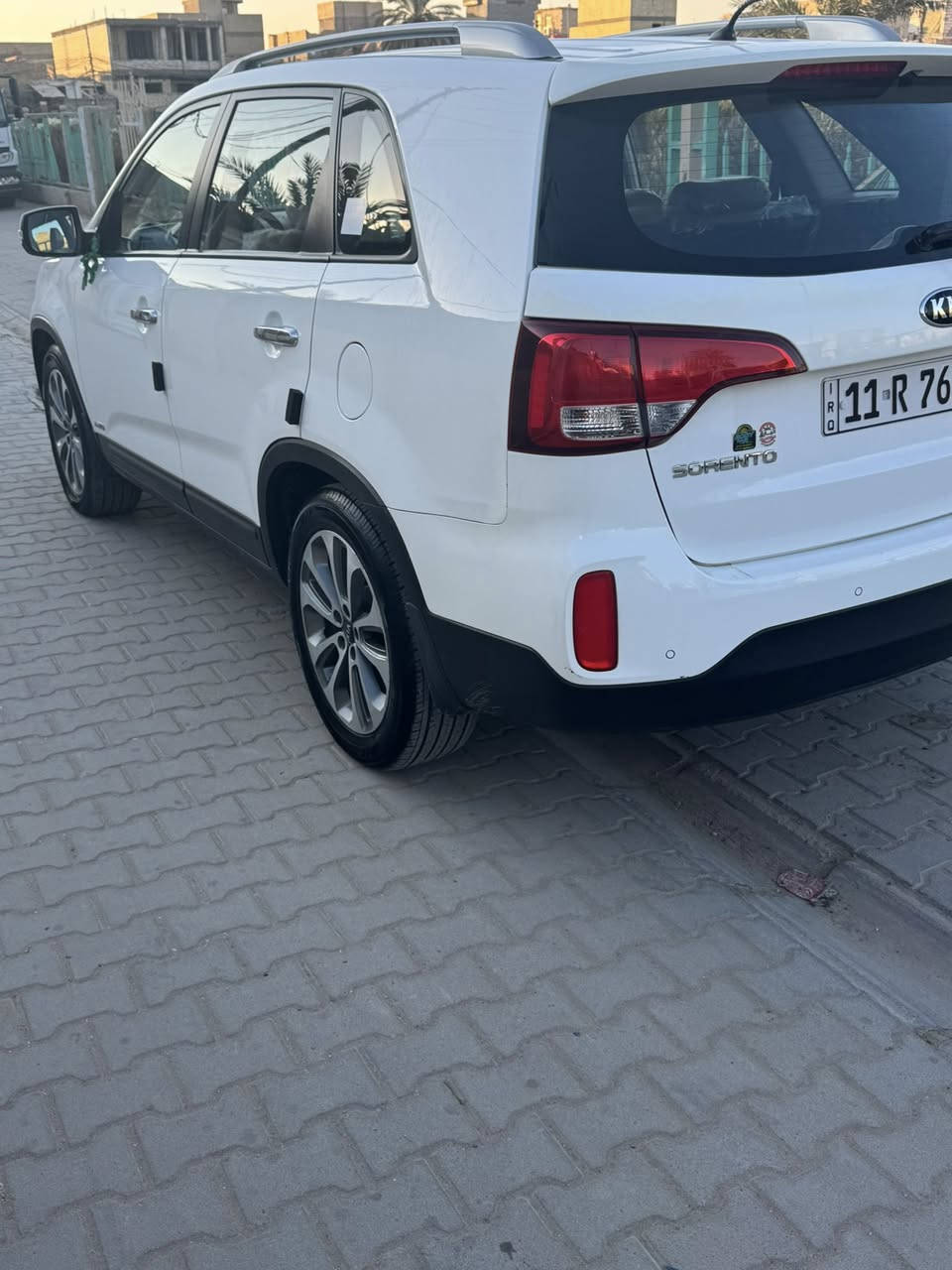 كيا سورنتو 2015 خليجي رقم بغداد مكفوله كفاله عامه
7راكب مع كشنات جلد 
 حساس امامي خلفي  
 3 قطع تبريد 
 3 انظمه قياده 
 يو اس بي
 بردات بلادية 
 تحكم ستيرن 
قماره حديد
 كامرا خلفيه 
‏V6 ستة سلندر 
جاهزة بدون اي نقص
رقم بغداد باسمي شرط  التحويل ثاني يوم 
مكان السياره بغداد 
السونار موجود 
السعر  185وبيه مجال                ***********
