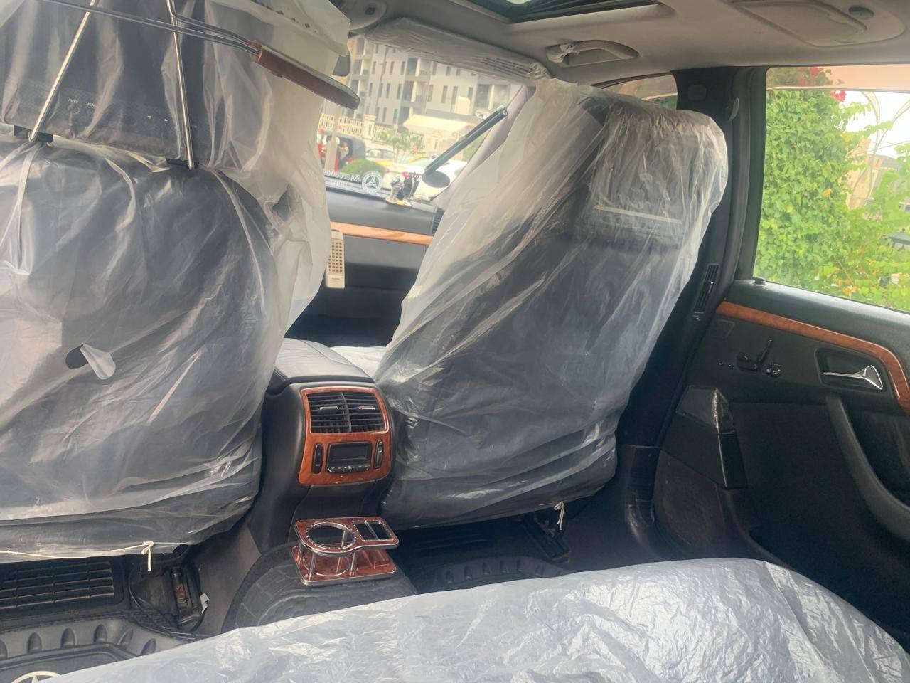 السلام عليكم من رخصة الادمن
سياره مارسدس اس 500 فول 
السياره غنيه عن التعريف رقم بغداد مميز تحويل مباشر السياره
مكفوله كفاله عامه الاسفسار على الرقم ***********
        ***********
واني خادم للطيبين
