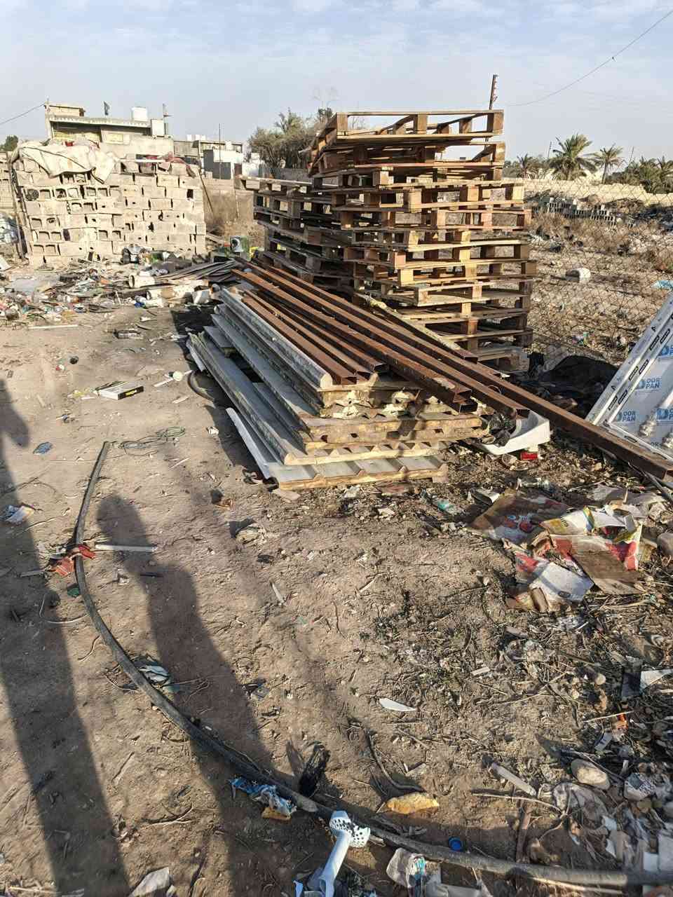 سلام عليكم سندويج للبيع لقياس4ونص سقفي و3متر وحديد ويا وباب وشباك  رقمي *********** مكاني بغداد المعامل
