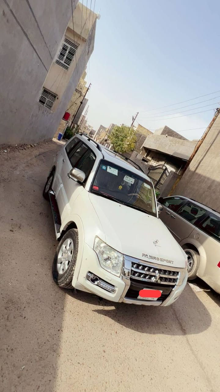 سلام عليكم باجيرو حبتور موديل 2015 ماشية 97الف 
بيهة تكحيل بلجاملغ اليسر +بارد بلبنيد علكد اصبع 
موصفاتهة 1/1محرك 3500بدون اي نقص السيارة 
تحويل موباشر السعر 185وبيهة مجال حك الجية 
***********/***********
