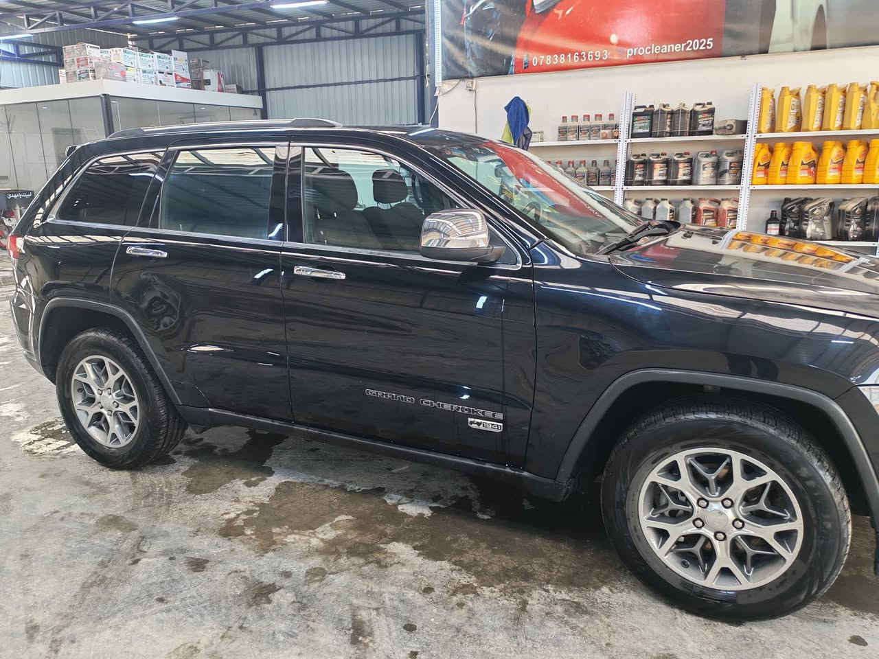 جيب كراند شيروگي 2020
بيه صبغ 3 قطع فقد بدون دواخل سياره نصبتهه احلى من الصور بهواي 

نضيفه كلش متعوب عليه 

محرك v6. 

رقم بغداد مداور ثاني يوم .

مكاني نجف 

السعر 185 وبيه مجال 

***********
