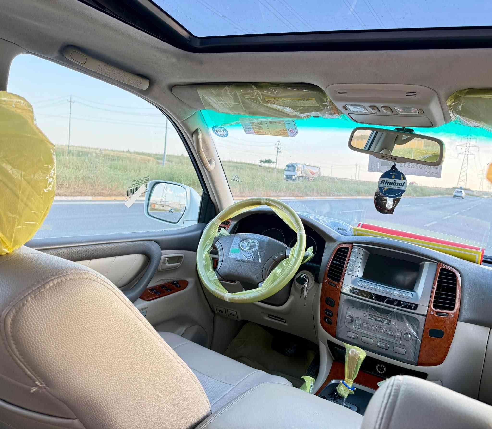سەرەتا بەناوی خوداتۆیۆتا لاندکرۆزەر مۆدیل ٢٠٠٧ 
مواسفات ليگزز Vxr ی 8 پستۆن 
سەیارەکە قەپات قەپات مواسفاتى جه گ و وينجه 
سلاید ناوزەرد تۆماتیک دیفلۆک شاشە ليگزز سى  ریز کوشن ناو فۆرمیکا سەلاجەگيچ زينون  زۆر مواسفاتی تر سەیارەکە رەقەم یەک جوان و خاوێنە نمونەی جوان و خاوێنیە بى بوياغ بى ته عديل ته نها ٤ په نجه كارتيكى بچوكى هه يه  ماباقی هیچی پێوە نیە هيچ مواسه فاتيك نيه تياى نه بيت و ئيش نه كات فول فوله زۆر رێک و خاوێنە حسابى سفرى بوبكه گیر و مەکینە و اکسل بەشەرتە سه نه وى و ره قه مو ژينگه ى هه موى نوييه ره قه م هه وليره 
سعری ٢٥٣  وەرەقە و مه جاليكى برايانه 
*********** 
vaibar +watsapp كويسينجاك, أربيل
