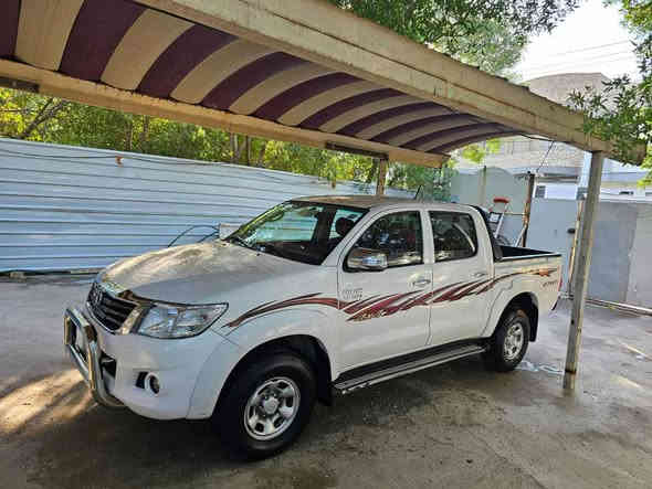 سلام عليكم عندي سياره للبيع تويوتا موديل 2013 رقم ديالى دولي كير وتماتيك سياره فورويل جديده وحلوه كوتي ماشي 110الف عنوان بغداد ولشراي يتصل على الرقم ***********
