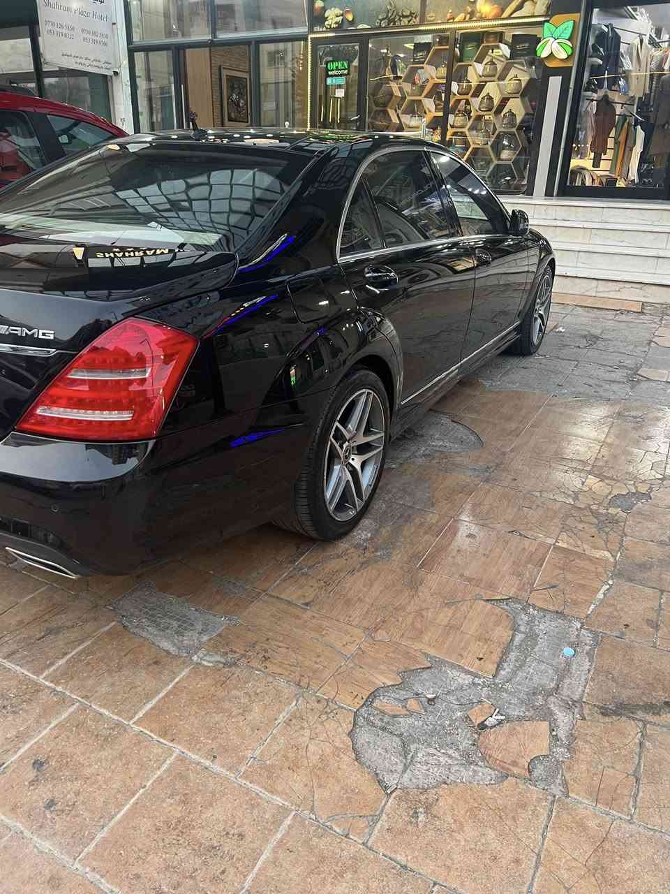السلام عليكم
مارسيدس s500 خليجي موديل 2012
فول فول مواصفات 5 بردات
سيارة جديد

السعر290$ وبيه مجال

التفاصيل والمواصفات 
بردات كهراباء 
- 5 كشنات تدفئه 
-كشنات مساج
- ايرباك عدد 18 تكم وكشنات 
- لون بيجي مع سقف سلايت 
- سيدي جنجر 6 أقراص مع نظام تشغيل Dvd +mp3 +awx+ اوديو +مع كارت ريدر + بلوتوث
- تبريد أمامي خلفي والتكم الخلفيه
-ناظور ليلي 
- 4 بيبان شفط مع صندوق كهرباء 
- رقم اربيل الجديد باسمي
- 3 شاشات + ميز طعام
- ستيرن كهرباء
- 4 كوشنات كهرباء مع خزن حسب الوضع Vip
- جكات كهرباء حسب رغبه السائق تصعد وتنزل 
- حساسات أمامي وخلفي 
- مرآة الجوانب عاكسه للضوء 
-مع غلق المرآة الجانبية عند الأغلاق اوتو 
- نظام الهولد عند التوقف 
-لايت زنون عالي ناصي شركة أصلي
- 
- ثلاث أنظمة للقيادة S/C/M
-البيبان الخلفية لارج الحجم الكبير رئاسي
- أحزمة الأمان يأخذ وضع قياس الجسم كهربائي 
طبعاً اكو بعد مواصفات بل نسبه للجناية يعرفوهة
ماشيه 100 كم حقيقي 
السيارة مابيه اي نقص 

ملاحظه / السياره بيه صبغ  شبر يم قبق البانزين 

مكان السياره بغداد السيديه
رقم ***********
