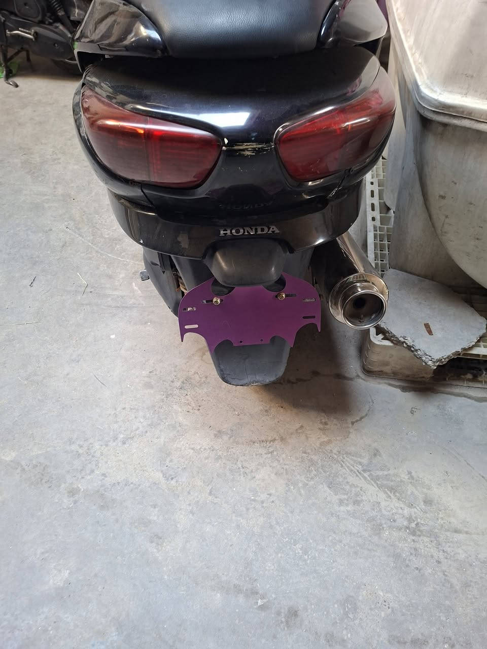 السلام عليكم فورزه للبيع مكينه ماملعوب بيها برغي صارلها يمنا 5سنوان يمي دايرات شركه كهربايات شغاله كل اي نقص مابيها عميه ماكو شي ميشتغل ترايك وين متريد امشي وقبط السكليتر اوراق بيها وكتاب كمرك بيها ودبل بصمه قفلها 750اخوان بغداد رقم الموبيل ***********
