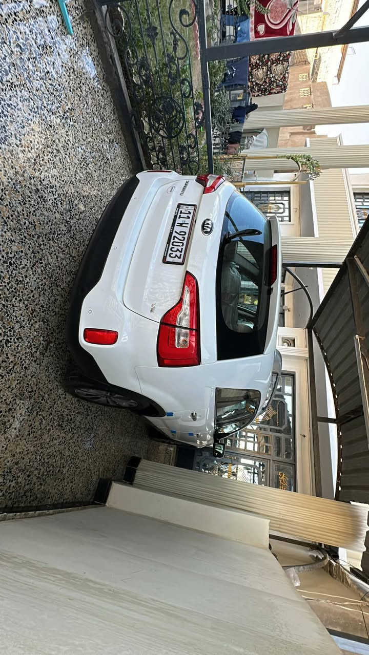 السلام عليكم
سورنتو 2015  
المحرك: V6 سعة 3.5 لتر 6 سلندر 
ناقل الحركة: أوتوماتيك + عادي 
الممشى 87 الف كيلو متر 
7 مقاعد 
مقاعد جلد
مقاعد أمامية كهربائية + تدفئه + تبريد
فتحة سقف بانوراما
شاشة ترحيب + توديع مع الخروج 
كاميرا خلفية
حساسات صف أمامية + خلفية
نظام دخول بدون مفتاح + زر تشغيل بصمه 
10 وسائد هوائية ( أريباك )
نظام ABS مانع انغلاق الفرامل
تحكم ثبات إلكتروني (ESC)
مثبت سرعة (Cruise Control)  
بلوتوث / USB / AUX
مدخل USB امامي خلفي 
مرايات جانبيه كهربائية قلاب 
دوسات ترحيب المقاعد الأماميه

بغداد - المحموديه - خلف مدرسه البساله 
***********
***********
المالك / سجاد - تحويل ثاني يوم 

السعر 195
