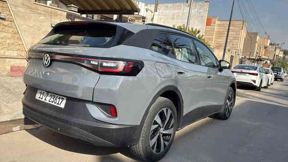 فولكس واكن id4 كهرباء بالكامل برو الماني وارد امريكي 2023 للبيع السيارة بيها قبغ صندوق مبدل نفس اللون ودعامية امامية نفس اللون بدون ايرباك بيها بارد بالباب الخلفي موضح بالصور السيارة جديدة ماشية 28 الف دبل ماطور فور ويل شلعة ومعدل فول الشحنة الوحدة 450 كم مابيها اي نواقص جاهزة للاخير بغداد باسمنا السعر المطلوب 200 وبيها محال للشراي مكاني اعظمية ***********
