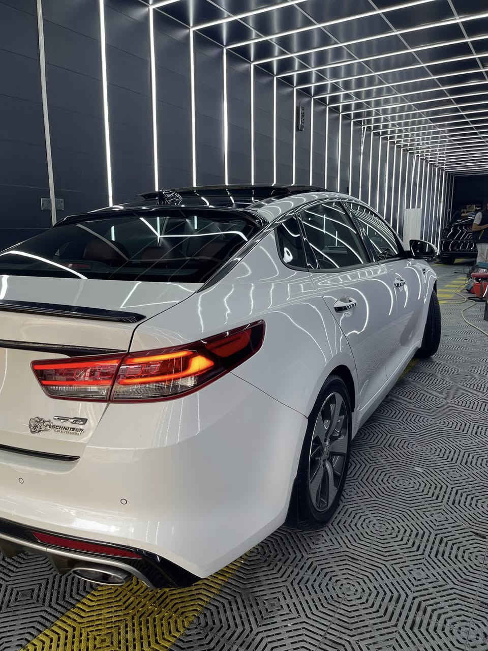 اوبتما موديل 16 خليجي جيتي لاين فول الفول 
شنو البالك بيها 
بنراما. لدامامي خليفي. 5كامرات. حساس امامي خلفي. كشنين كهرباء. حار بارد كشنات.
كشن السايق ذاكره تحديد مسار رادار امامي خلفي جانبي سايد بريك كهرباء سستم سماعات هارمن كاردن شفتات ستيرن السقف كنتاره بردات خلفيه وبعد بيها مواصفات سياره جاهزه من كلشي مكينه تخم تاير صدر امامي خلفي 
مكفوله من التبديل والصبغ فقط الدعاميه الاماميه مبدله سياره جاهزه ماشيه 177
السعر 160 وبيها مجال العنوان بغداد نفق الشرطه
للستفسار ***********
