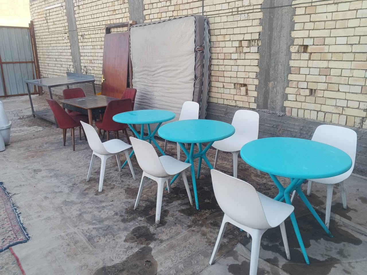 السلام وعليكم لبيع غراض كلهن نضيفات وشراي يراسل ويتصل خادم مكاني حي اور سبع قصور  شارع ابو علي يم جامع لحمزة ***********
