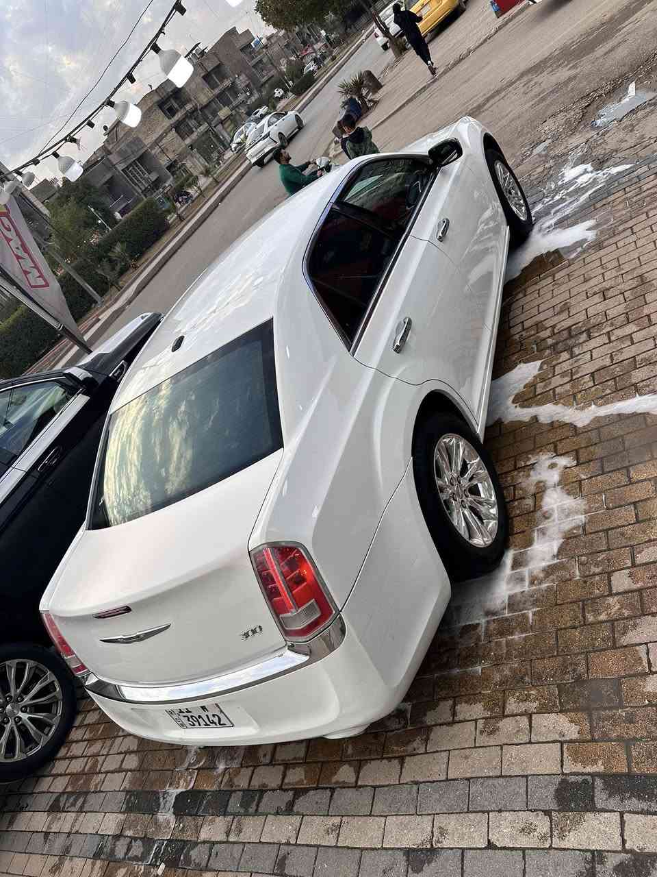 السلام عليكم للبيع اوباما موديل 2012 رقم بغداد انكليزي باسمي سياره كفاله عداد بارد باب خلفي فقط )شاشه كبيره كير ماوس داخل بيجي تخم تاير ويل مكسيكي اصلي حداديه كير محرك كله جديد ماشيه 180 جاهزه ع الاخر السعر 187 وبيه مجال قليل مكان السياره بغداد للاستفسار الاتصال ع رقم ***********🦋🧿
