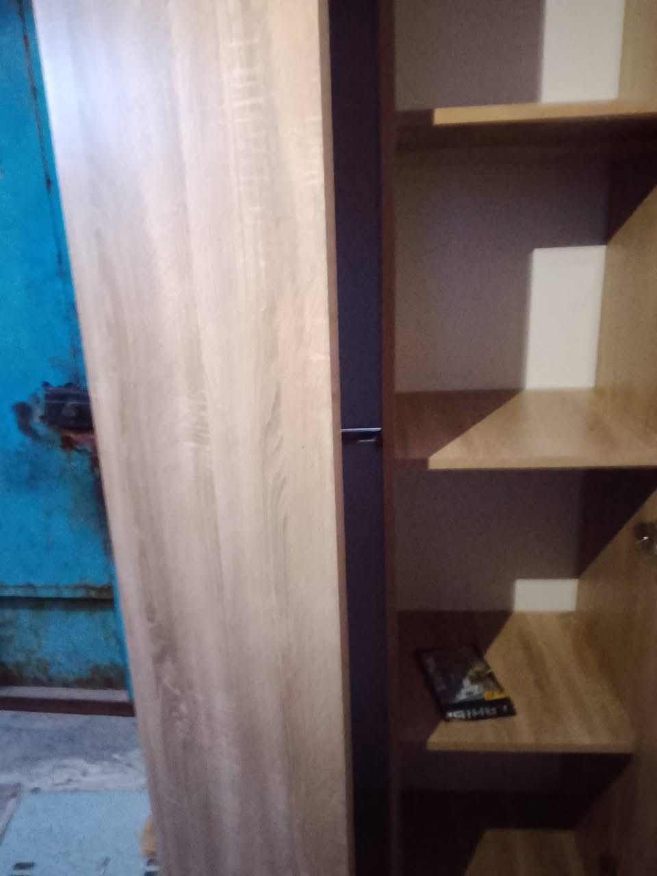 كنتور mdf بابين 
الوان وفصال حسب الطلب للاستفسار والتواصل واتساب الصفحة ***********
